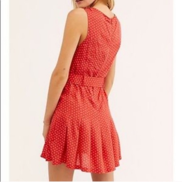 Free People Raquel Belted Mini Dress Red Floral Pleated Sleeveless NWT Sz 8 - Picture 2 of 2